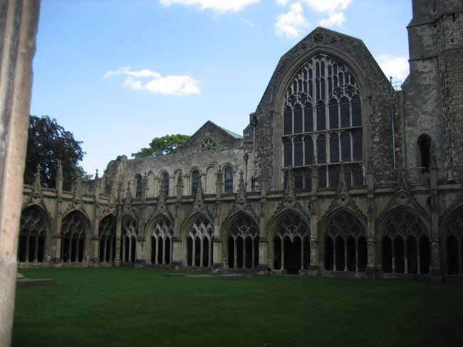 Lon0806 canterbury cloisters yard 1