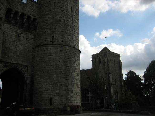 Lon0806 canterbury medieval gate 2